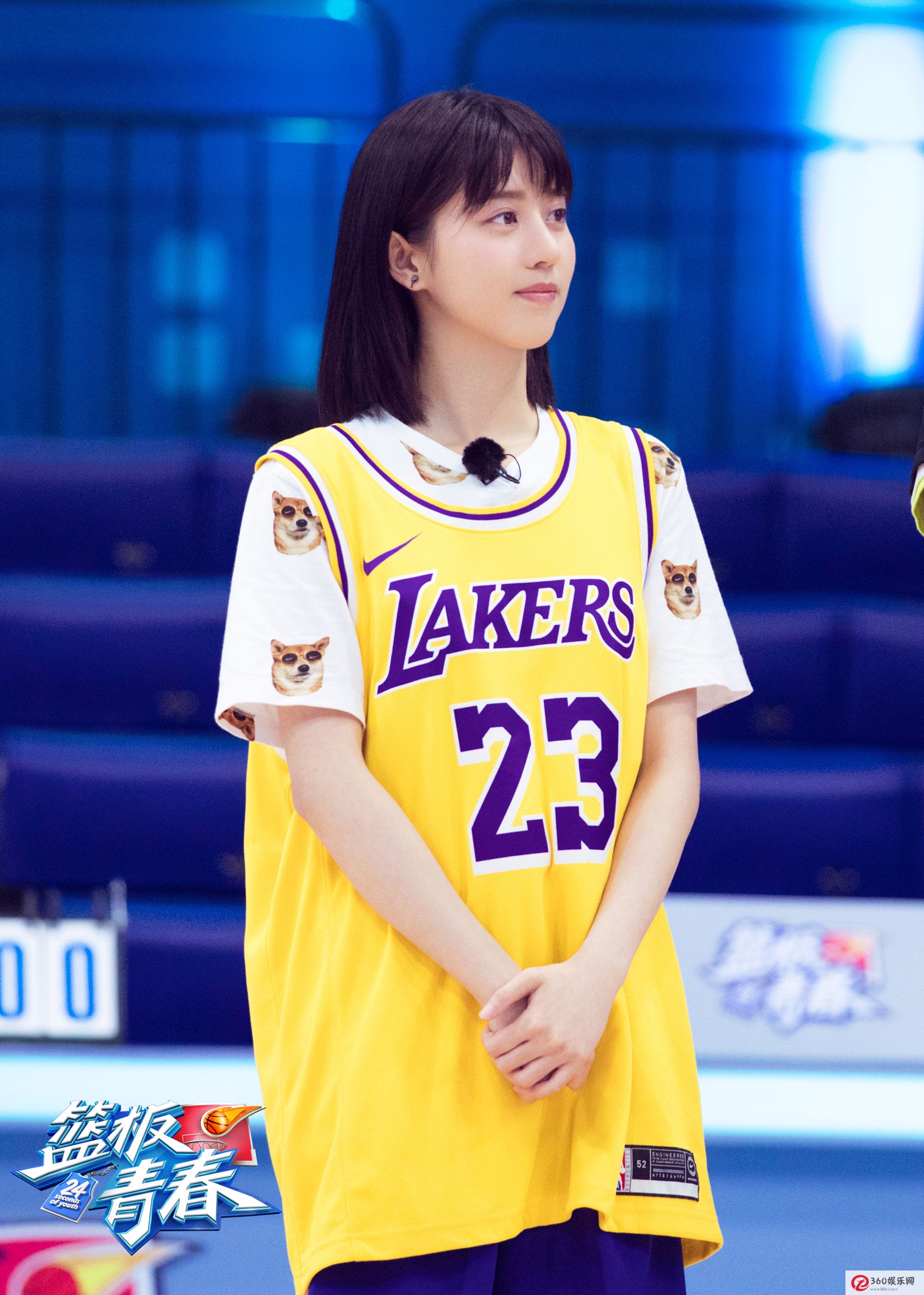 NBA球星闪现《篮板青春》-维他命女孩李凯馨升级智能翻译官.jpg